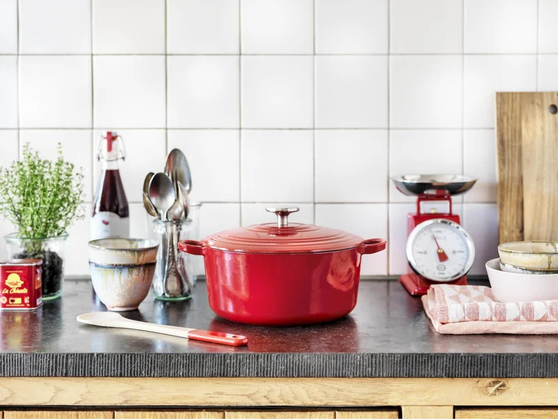 BK Topfset Bourgogne Chili Red Gietijzer 3-teilig - Bräter ø 24, 28 cm & Grillpfanne 26x26 cm - geeignet für alle Wärmequellen