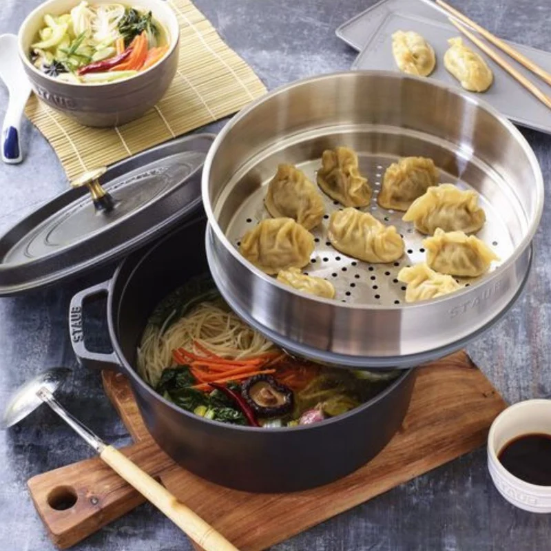Cocotte de hierro fundido con vaporera de inox Staub