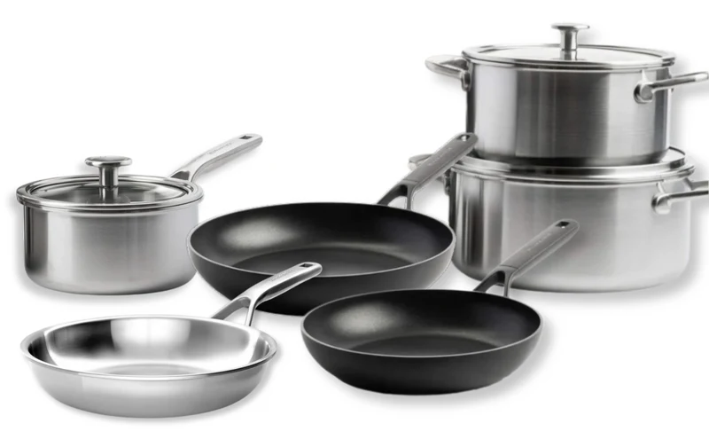 KitchenAid Topfset Multi-Ply Edelstahl 6-teilig - Kochtöpf ø 20, 24 cm, Stieltopf ø 16 cm, Bratpfanne ø 28 cm + Bratpfanne Classic Forged ø 24 & 28 cm