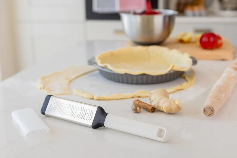 KitchenAid Reibe Feine Classic Porzellanweiß Kunststoff/Edelstahl 29cm - Raspel