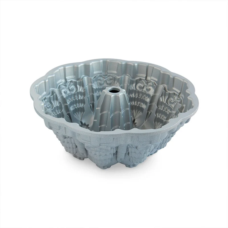 Molde Very Merry plateado Bundt Nordic Ware