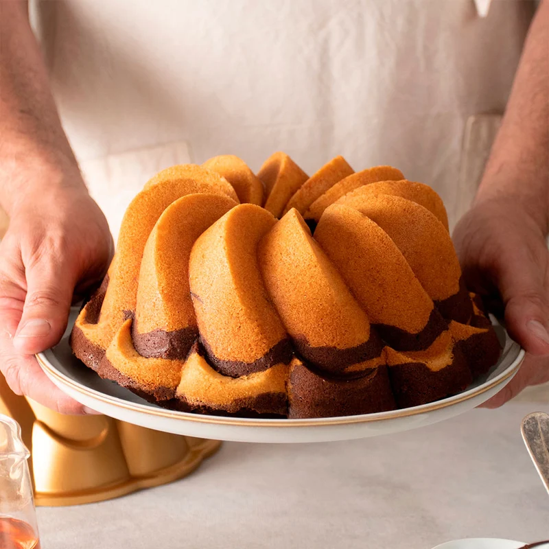 Molde Pirouette dorado Bundt Nordic Ware