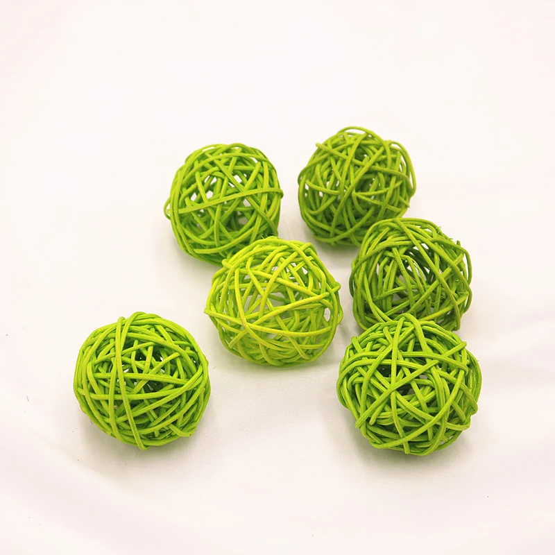Dekorative Bastelballornamente Karnz