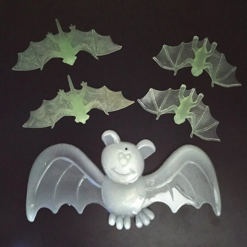 Dekorative Fledermausfiguren Karnz