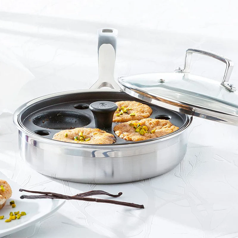 Sauté inox con accesorio para huevos poché de Le Creuset