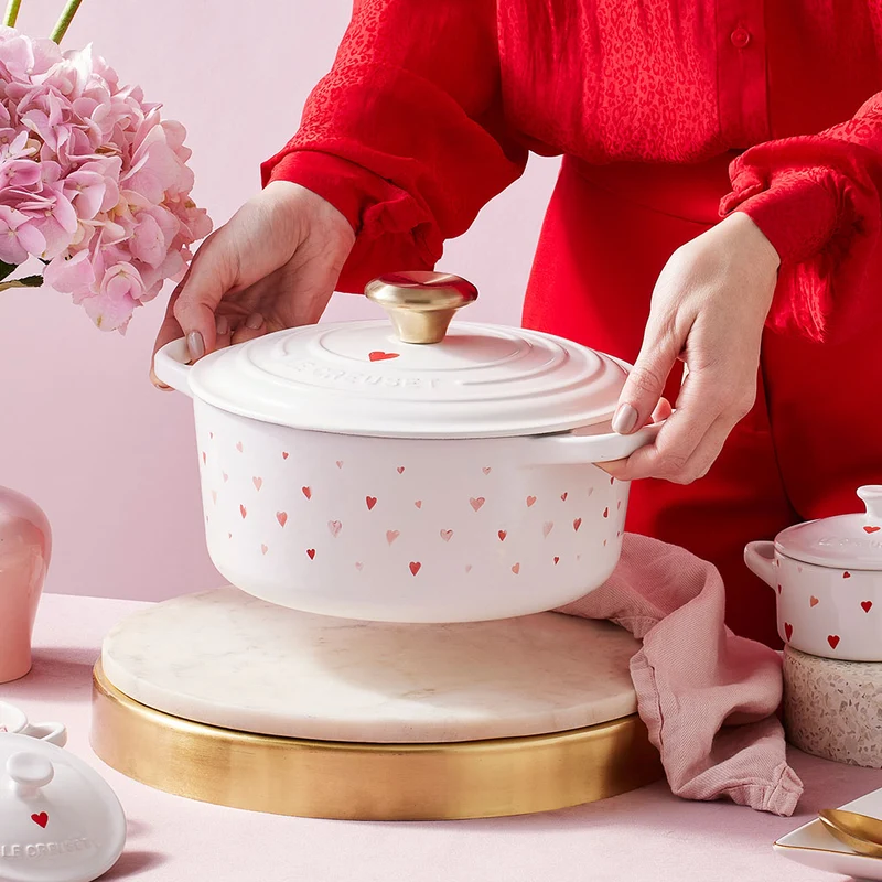Cocotte redonda con corazones Le Creuset