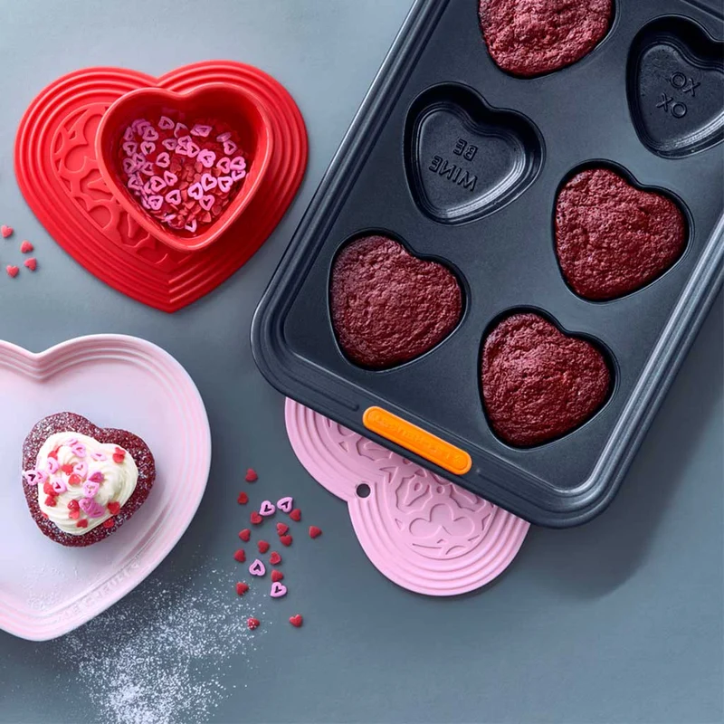 Molde 6 bizcochos corazón con mensaje Le Creuset