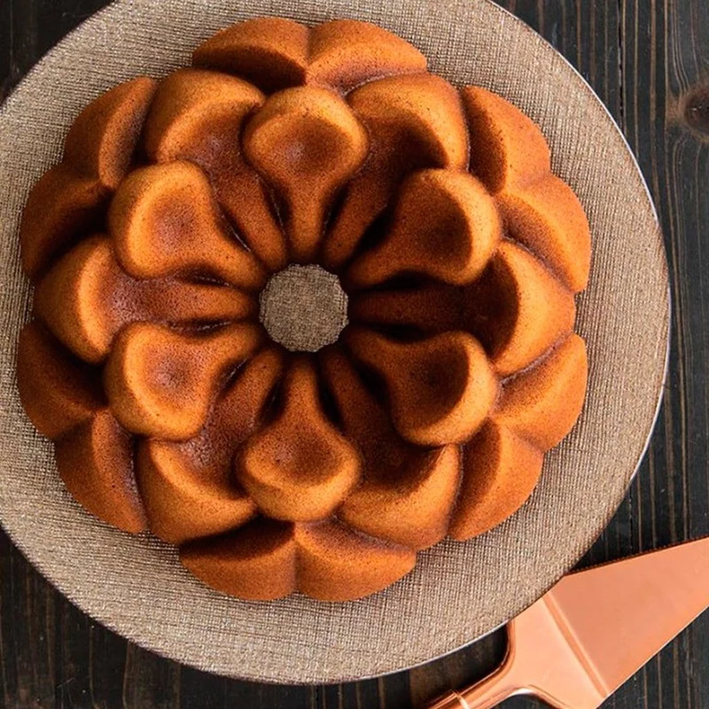 Molde Magnolia Bundt Nordic Ware