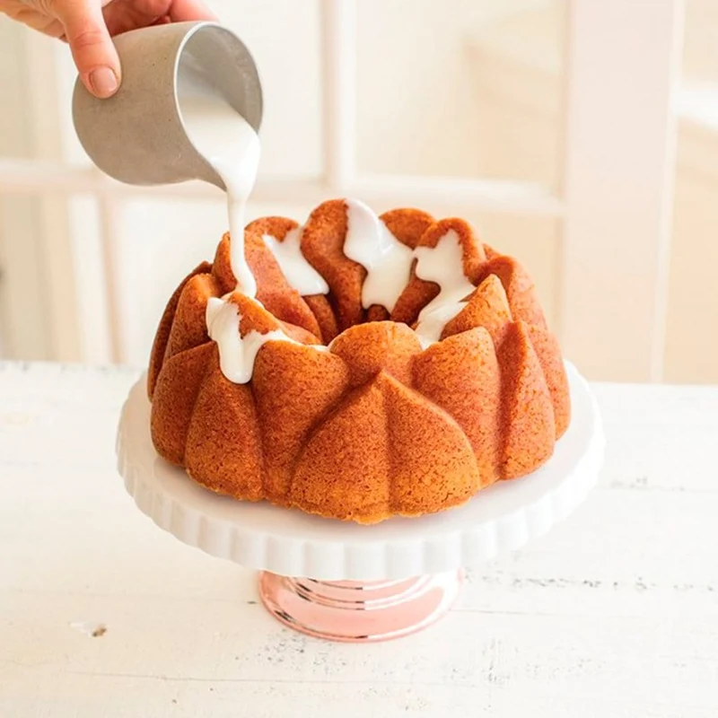 Molde Magnolia Bundt Nordic Ware