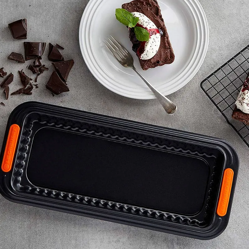 Molde rectangular antiadherente con base extraible Le Creuset