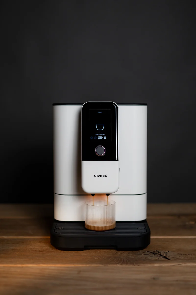 Nivona NICR 8112 CafeRomatica – Premium Kaffeevollautomat in Schwarz/Chrom | Einzigartiger Milchschaum, Leiser Flüstermühle & App-Steuerung