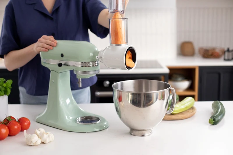 KitchenAid Set Kunststofffleischwolf 5KSMFGA inkl. Spritzgebäck + Gemüseschneider 5KSMVSA
