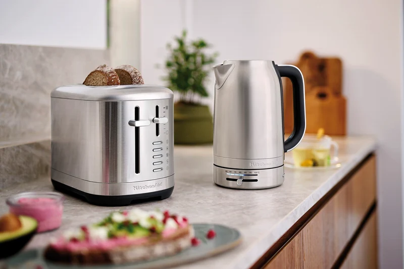 KitchenAid Frühstückspaket inkl. Wasserkocher 5KEK1701, Toaster 5KMT2109 + Brötchenaufsatz