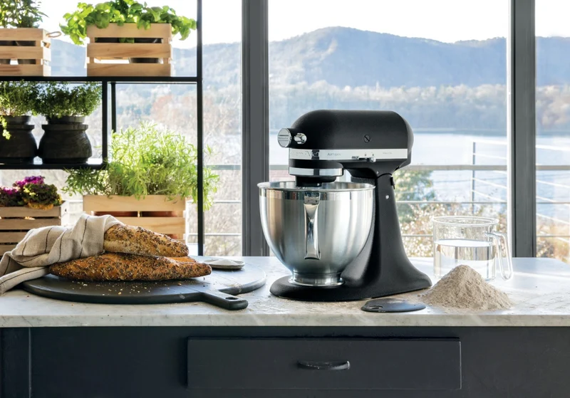 KitchenAid 4,8 L 5KSM185 Artisan Küchenmaschine Meatlover Metallfleischwolf 5KSMMGA Gr. 8 und Spritzgebäckvorsatz