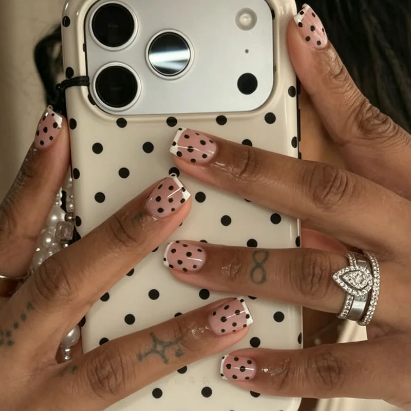 Trendy Polka Dot Press-On Nagelset Karnz
