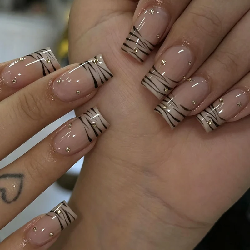 Elegantes Press-On-Nail-Design Karnz