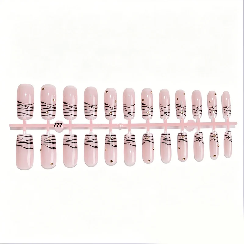 Elegantes Press-On-Nail-Design Karnz