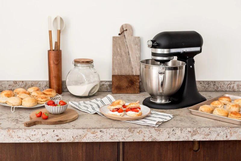 KitchenAid 4,8 L 5KSM175 Artisan Küchenmaschine Beginnerset mit Gemüseschneider