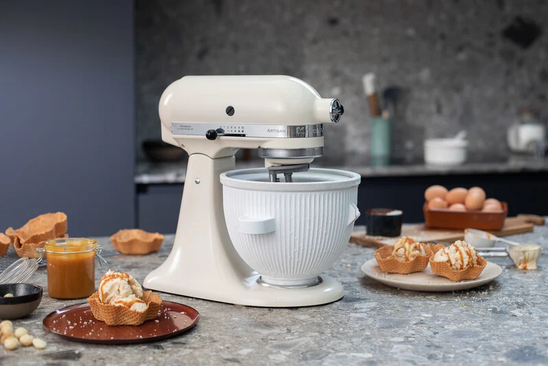 KitchenAid 4,8 L 5KSM175 Artisan Küchenmaschine Beginnerset mit Gemüseschneider