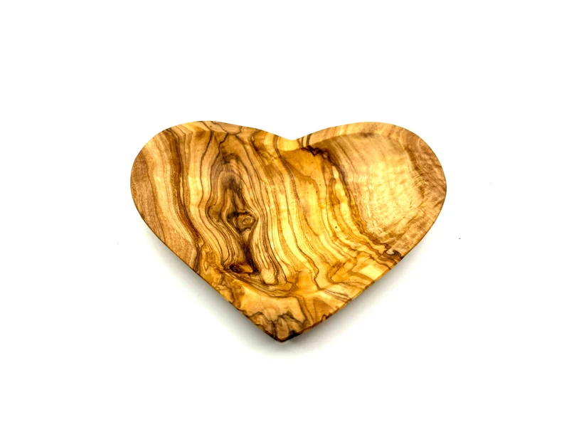 Schälchen in Herzform aus Olivenholz