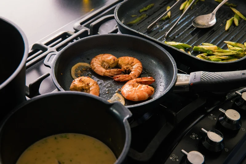 Gastrolux Guß Hochrandpfanne EVO mit innovativer mineralischer Beschichtung