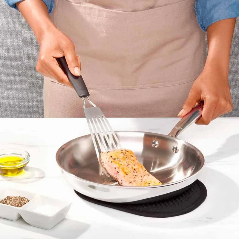 OXO - Spatel mit Schlitzen, Edelstahl