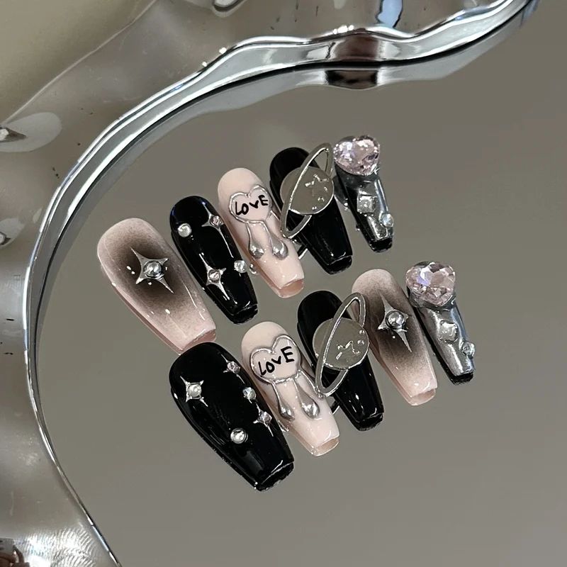 Thematisches, vom Weltraum inspiriertes Press-On Nagelkunst-Set