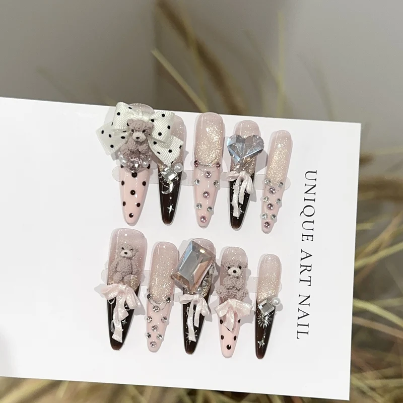 Themen Bären-inspiriertes Press-On Nagelkunstset