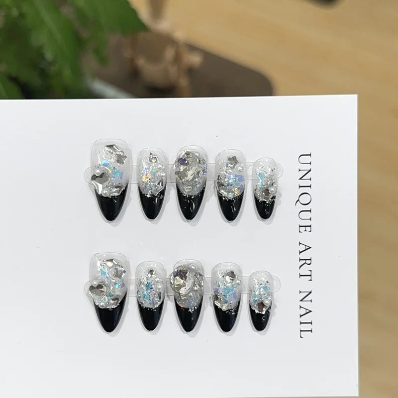 Stiletto Press-On Nagelkunst Set mit Edelsteinakzenten