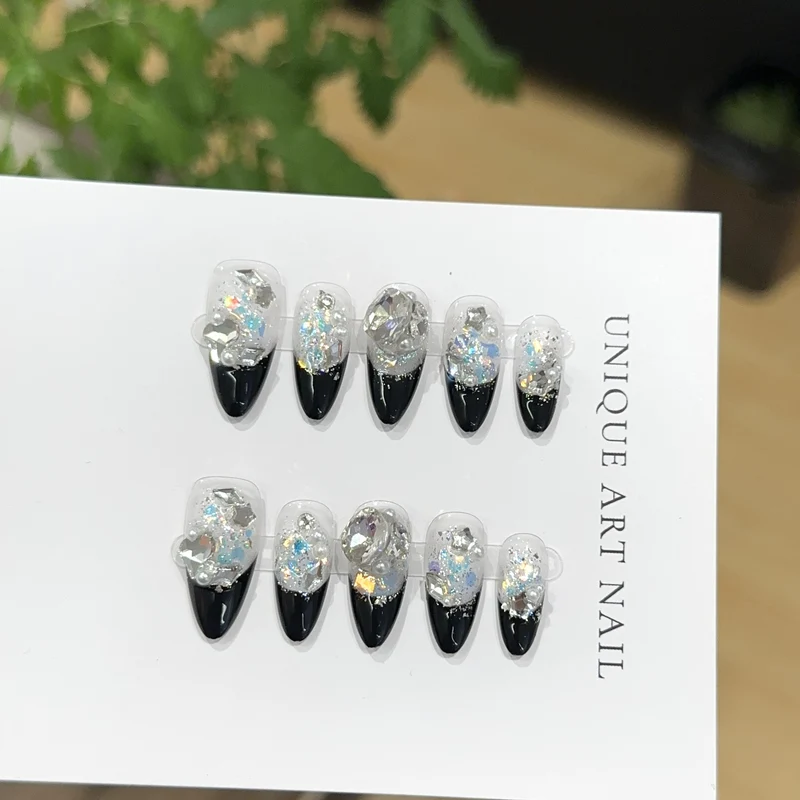 Stiletto Press-On Nagelkunst Set mit Edelsteinakzenten