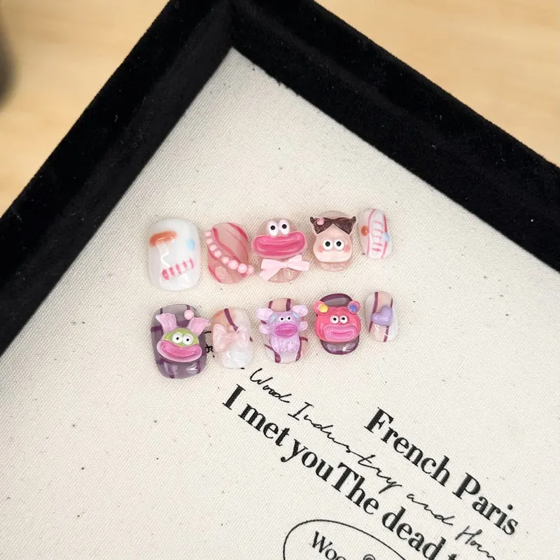Verspieltes Cartoon-Charakter-Nagelkunst-Set