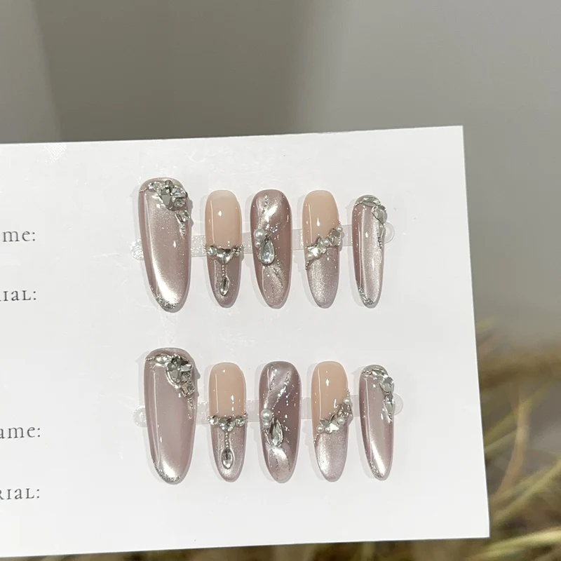 Luxus Press-On Nagelkunst Set mit dekorativen Akzenten