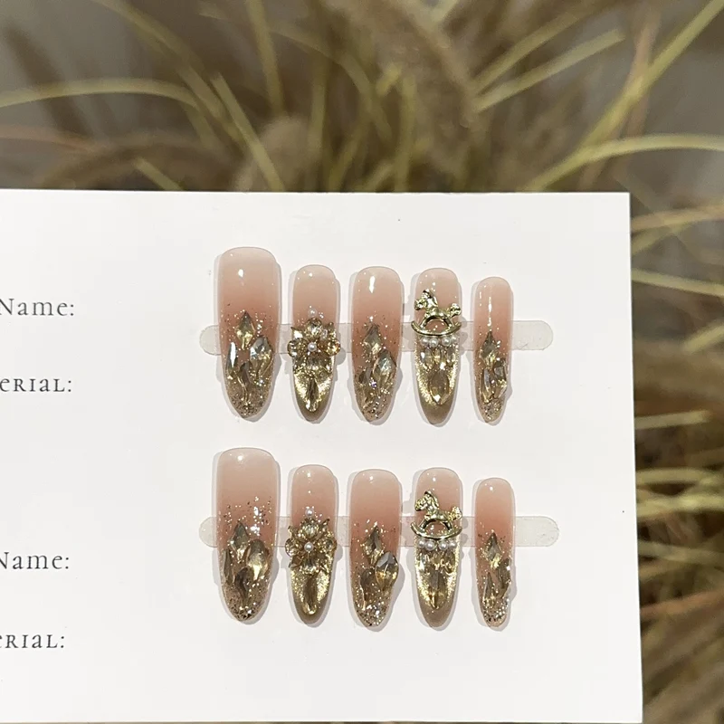 Luxuriös dekorative Press-On-Nagelset