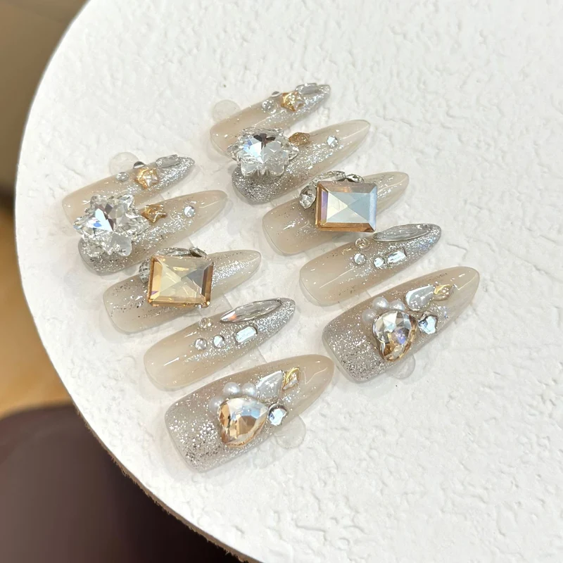 Luxuriöse mit Strass verzierte Press-On Nägel