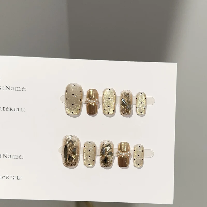 Luxuriöses dekoratives Press-On-Nagelset