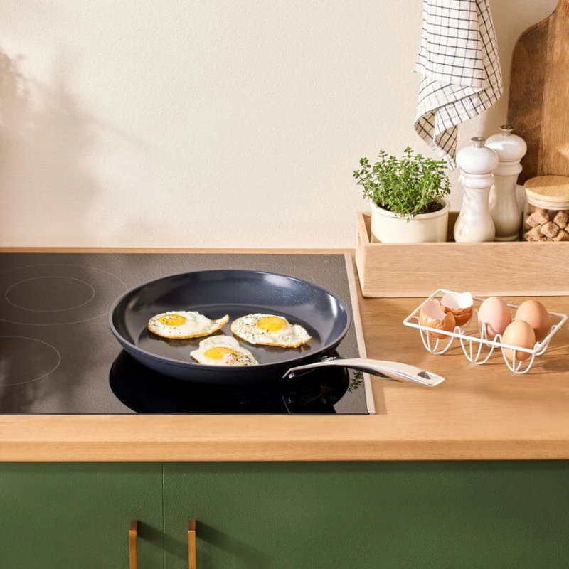 Le Creuset - Bratpfanne Essential Antihaft 24 cm