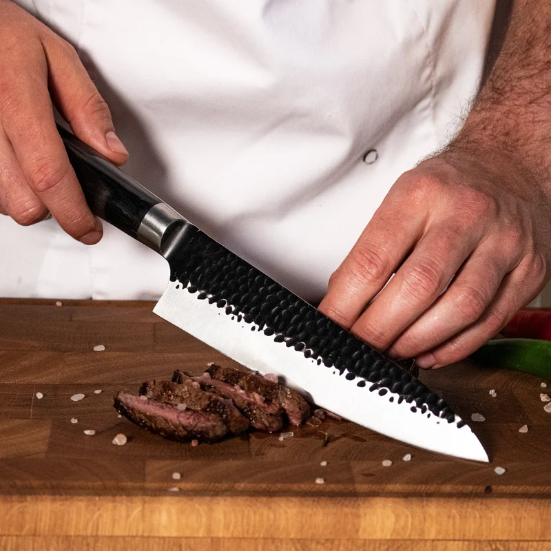 Shinrai Knives - Gehämmerter rostfreier Stahl Schwarz - Kochmesser 20 cm