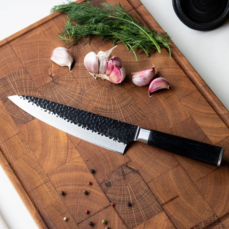 Shinrai Knives - Gehämmerter rostfreier Stahl Schwarz - Kochmesser 20 cm