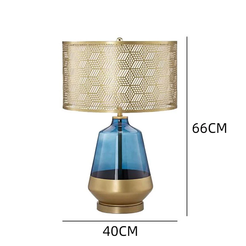 Dekorative Tischlampe mit geometrischem Schirm