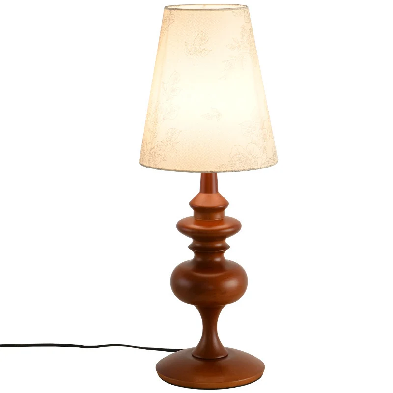 Dekorative Tischlampe mit floralem Stoffschirm