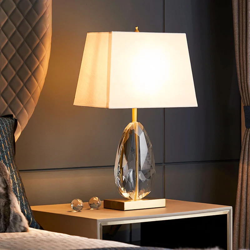 Kristall Tischlampe mit elegantem Schirm