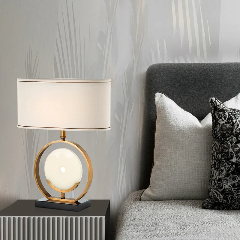Zeitgenössische Tischlampe mit elegantem kreisförmigem Design