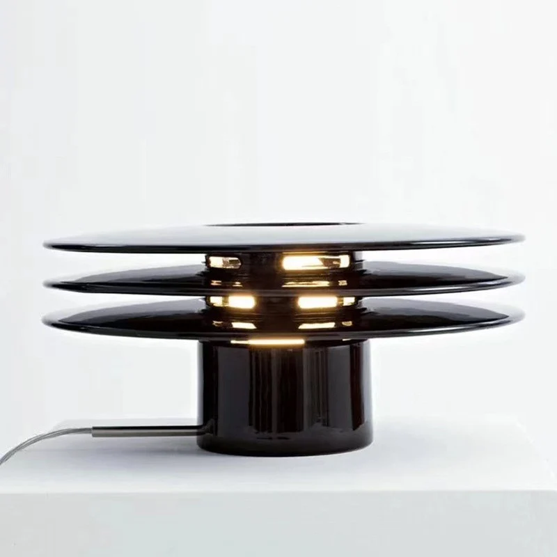 Moderne Tischlampe mit einstellbaren Licht-Einstellungen