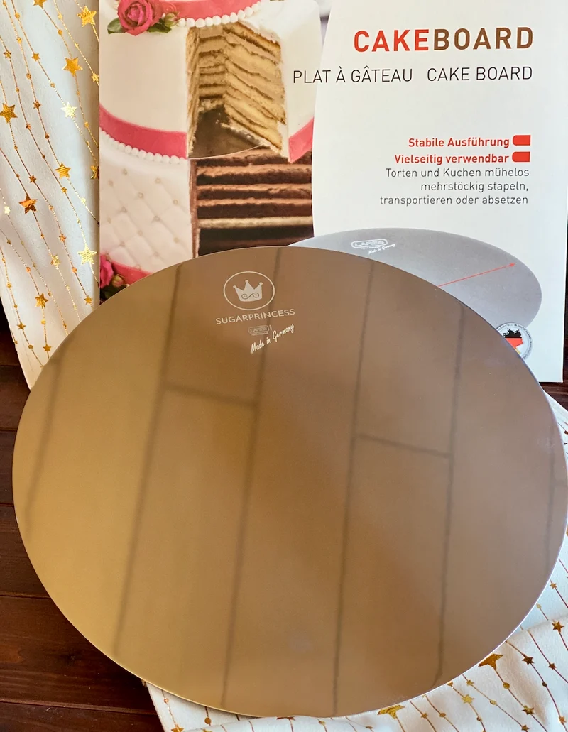 Yushkas Cake Board aus hochwertigem Edelstahl, 32 cm Durchmesser