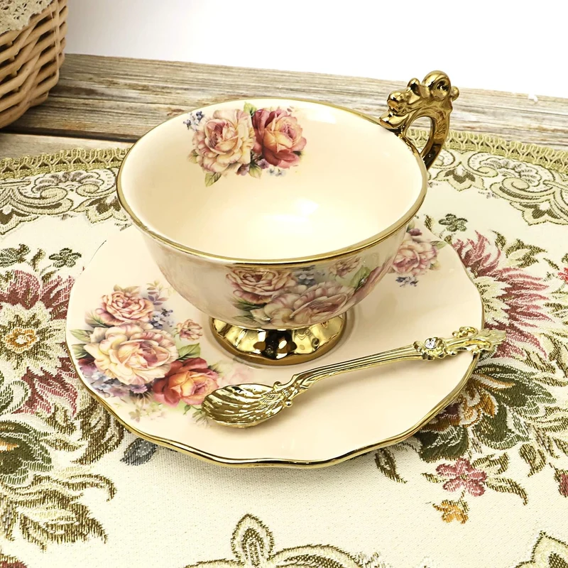 Wunderschönes Tee-Set, 15-teilig in Beige-Gold