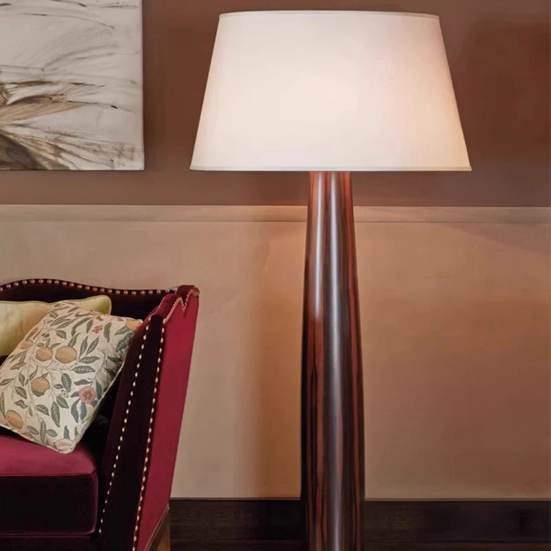 Zeitgenössische Skulpturale Stehlampe