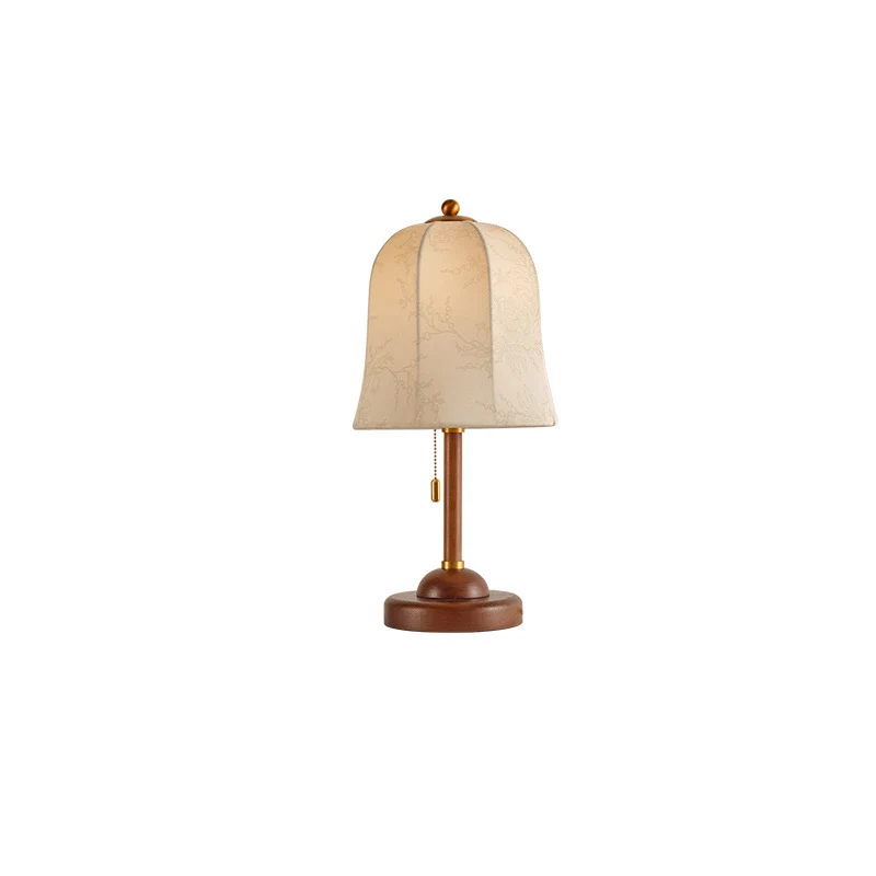 Klassische Tischlampe mit elegantem Stoffschirm