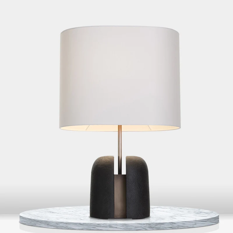 Chic Moderne Tischlampe mit einzigartigem Basendesign