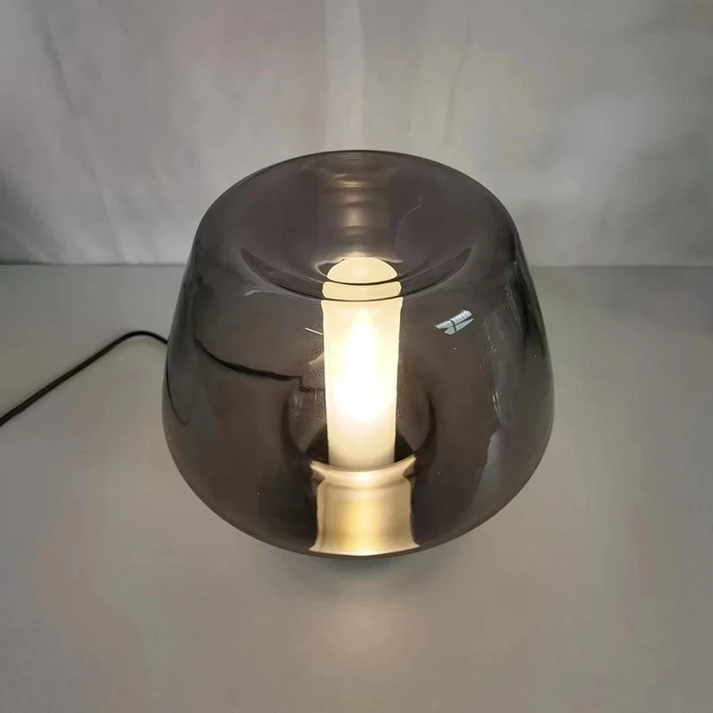 Künstlerische Tischlampe mit einzigartigem transparentem Schirm