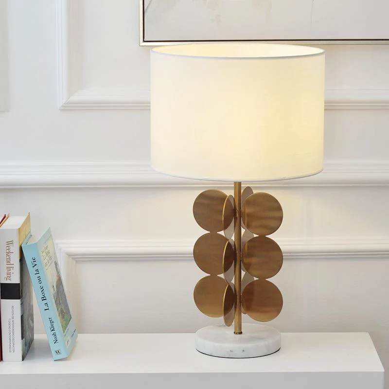 Künstlerische Tischlampe mit modernem geometrischem Design